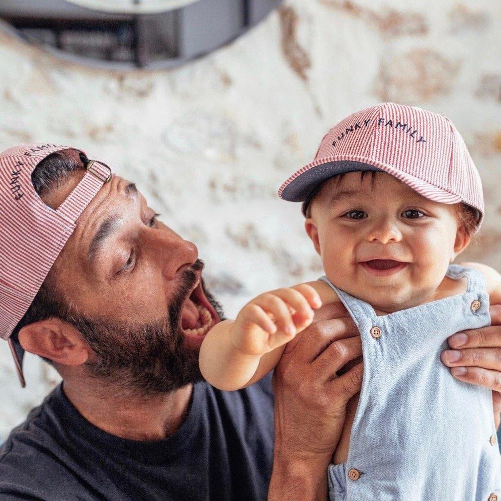 Chamaye La Marque Dediee Aux Casquettes Parents Enfants Presente Sa Nouvelle Collection Des Casquettes A Porter En Famille Relations Publiques Pro Agence Rp Attachee De Presse