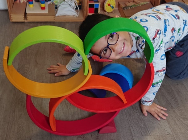 Hop Toys : le site qui permet d'être différent aux enfants et aux parents  (handicap, Montessori …)
